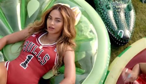 Jun 24, 2016 · beyonce was wearing a derrick rose swimsuit jersey, and everyone was loving it. Step Up Star Stephen 'tWitch' Boss Joins Magic Mike XXL - CelebNMusic