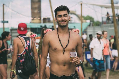 With over 100000 attendees annually, this is widely considered the largest openair festival in. Festival - So viele schöne Menschen am Openair Frauenfeld ...