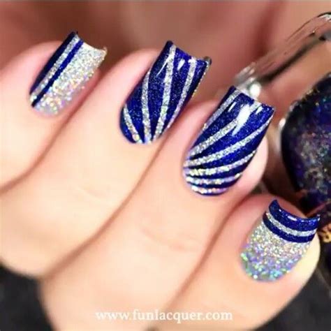 Eyeliner con difuminador azul marino. Uñas azul marino | Manicura de uñas, Uñas decoradas con ...