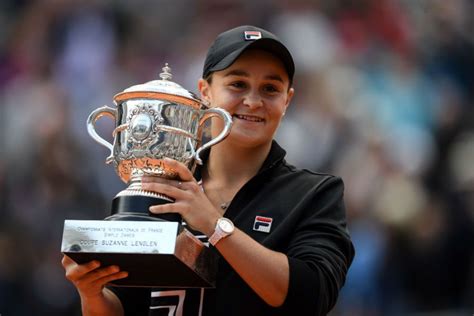 Ashleigh barty, who played cricket in the women's big bash league (wbbl) earlier, on sunday stunned former world no.1 maria sharapova in the round of 16 at the australian open 2019. Ashleigh Barty, del retiro y el cricket a la gloria - La ...