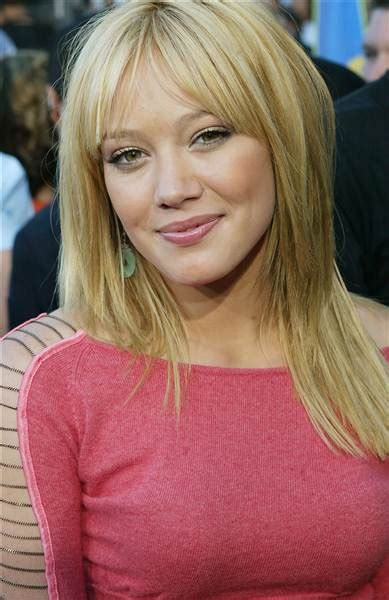 Does everyone want to be hilary duff with her stunning summery makeup in this picture, or we alone here? Hilary Duff reveals her beautiful new bangs on Instagram ...