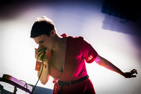 Noémie wolfs (originaire de montaigu) fut la chanteuse du groupe jusqu'au 29 mars 2015 1, 2. Noémie Wolfs | enola.be