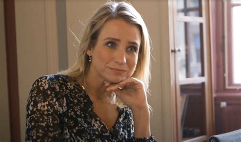 Dionne stax (born 22 april 1985) is a dutch journalist and newsreader. Foto van Dionne Stax in bad op Insta terecht gekomen ...