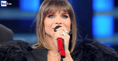 Stream appartenente by alessandra amoroso from desktop or your mobile device. Sanremo 2019, Alessandra Amoroso piange sul palco