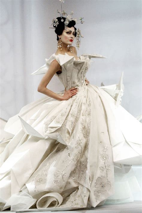 Günstige mode für händler u wiederverkäufer, business to business, mode großhandel brandenburg für festliche mode, katalog gratis online anfordern. ボード「Christian Dior - Forever Chic Style」のピン