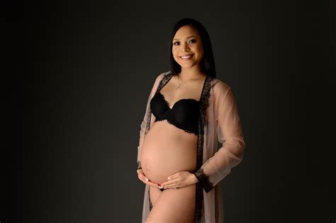 From a mothers growing belly, to the tiny. Queens Pregnancy Photography | Brilianna Photography