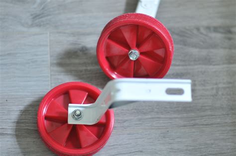 It may have an optional hook at either end of the spike. DIY Make Your Own Drop Spindle, Kiku Corner - Kiku Corner