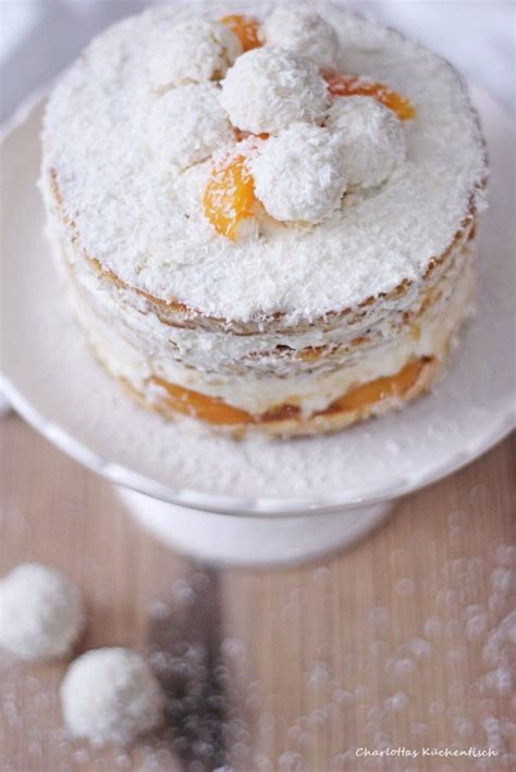 Das schneegestöber ist in diesem fall unsere sonntägliche sahnetorte. Diese Raffaello-Kokos-Torte erinnert an Schneegestöber und ...