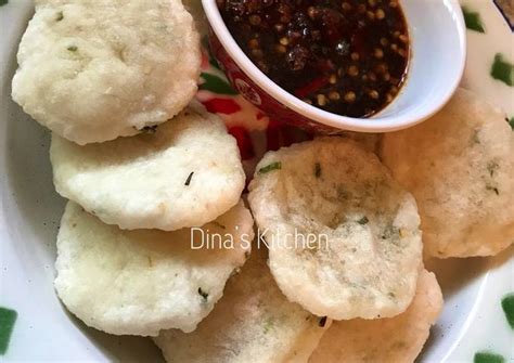 Tidak hanya ramah di tas, rasa cireng yang lezat juga merupakan salah satu faktor camilan khas bandung yang masih ada di pasaran. Resep Cireng Rujak oleh Dina's Kitchen - Cookpad