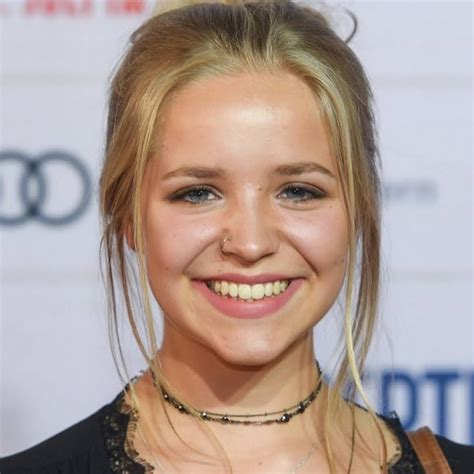 Der film ist eine fortsetzung von fack ju göhte (2013) und fack ju göhte 2 (2015). Neele Marie Nickel