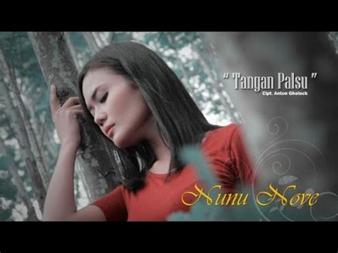 Taman lawang adalah kisah tentang seorang jurnalis muda yang handal bernama angie (angie virgin) yang tertantang untuk menyelidiki kejadian misterius di taman lawang. NUNU NOVE - TANGAN PALSU - VIDEO KLIP ORIGINAL | Oke Dangdut