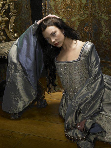 See more of anne boleyn on facebook. Natalie Dormer as Anne Boleyn | Looks, Moda francesa, Hair ...