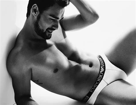 Men don`t want to look at. Fabio Fognini in mutande per Emporio Armani - la foto ...