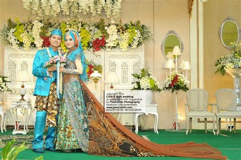 Maybe you would like to learn more about one of these? 25 Contoh Model Baju Pengantin Muslim Warna Biru - Kumpulan Model Baju Muslim Terbaik dan Terpopuler