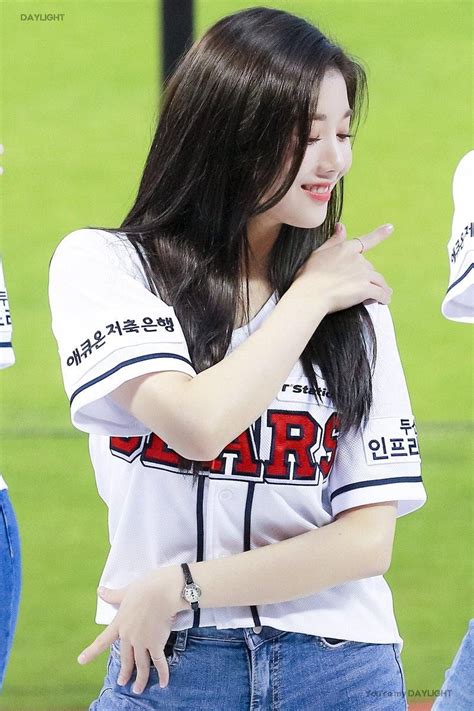 아이즈원 안유진(iz*one an yujin) 꿈같은 2년 6개월의 선물 안유진의 112가지 놀라운 정보들!eng, indo. 아이즈원 미야와키 사쿠라 ,권은비,안유진 | 연예인, 한국, 멋진 ...