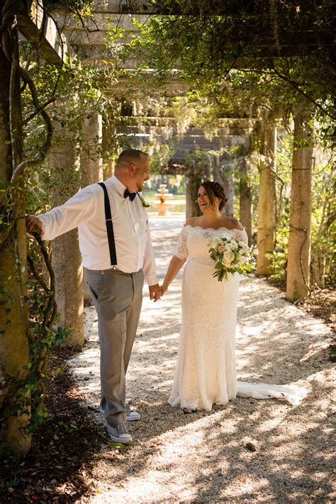 Wedding, patriotic, prom, corsages, boutonnieres, hairpieces and handheld. COASTAL WEDDING PROJECT :: ASHLEY & RICKY {WILMINGTON, NC ...