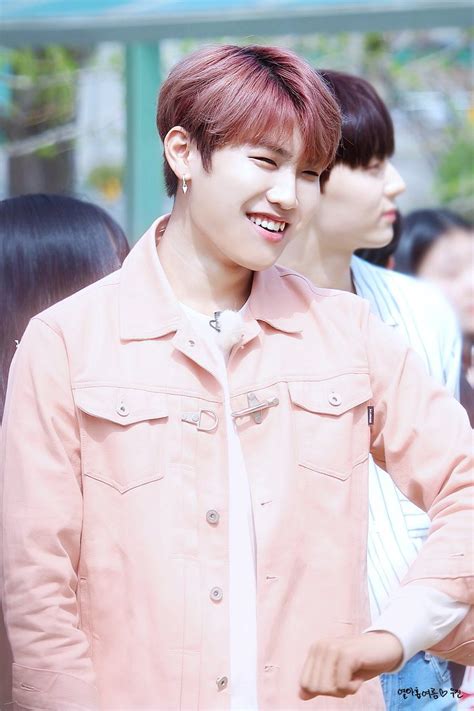 The members are ji hansol, yun min, jin kwon, woo chul, choi ji ann, hwi. 10+ Times AB6IX's Woojin Rocked The Casual "Boyfriend ...