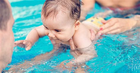 Liebe grüße, kgfs & nathanael (17w 5t). Babyschwimmen - ab wann und warum - Baby.at