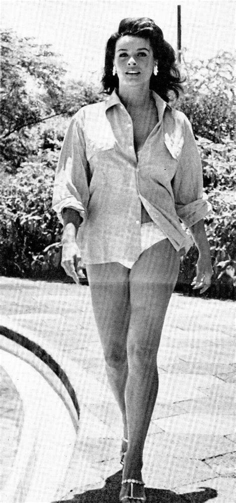 Sie ist mit dem regisseur michael verhoeven, dem sohn paul verhoevens, verheiratet. Senta Berger in Cast a Giant Shadow, 1966. 60s summer style.