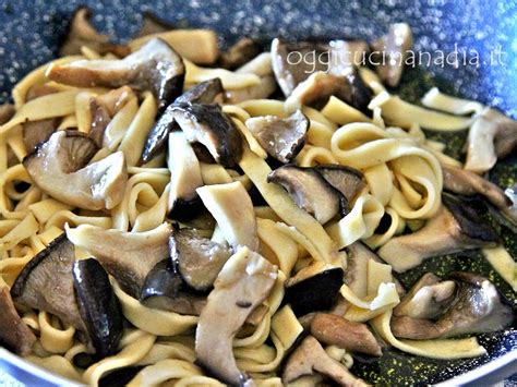 Funghi cardoncelli al forno tempo (in minuti): Tagliatelle con funghi cardoncelli trifolati - ricetta ...