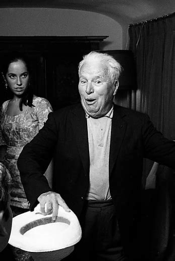Bukan suatu kebetulan novel si karismatik charlie wade karya lord leaf ini sangat banyak di gemari karena alur ceritanya yang sangat menarik. Charlie Chaplin, Italy, 1967 by Ken Heyman - Liss Gallery