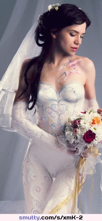 The color of the dress according to science. Do girls like showing the camel toe, and is it fashionable ...