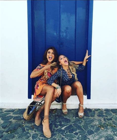 Carla diaz começou sua carreira aos dois anos de idade, em são paulo, fazendo filmes publicitários. Rivais em novela, Juliana Paes puxa cabelo de Carla Diaz ...