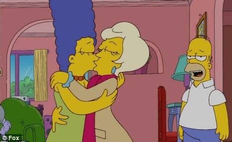 Oggi 6 luglio si celebra la giornata internazionale del bacio. Buona Giornata Internazionale del Bacio | The simpsons, Tv ...