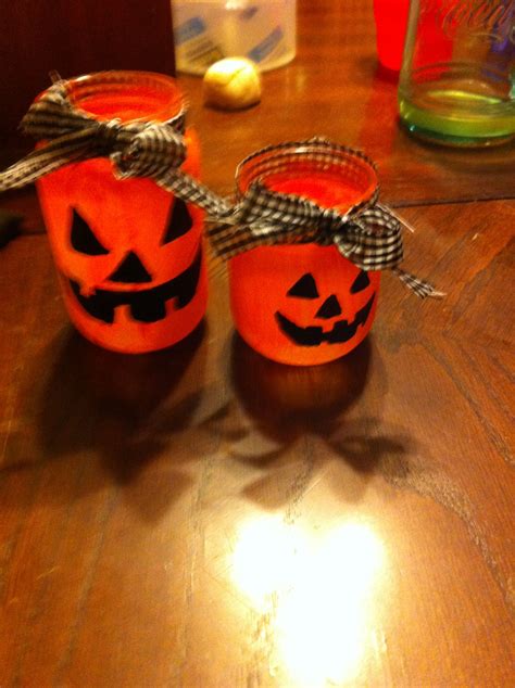 I kept one of the crowns from my cracker and copied it thusly: Do it yourself Halloween craft out of baby food jars ...