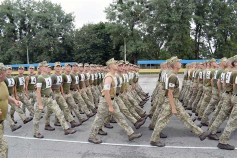 И снова благодаря нелепой оплошности: Харьковских курсантов пригласили в Киев на парад (фото ...