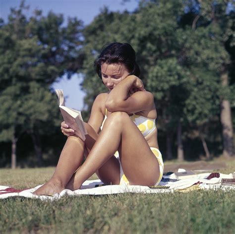 Pour obtenir un bronzage parfait, faites une cure de capsules solaires avant de partir en vacances afin de préparer votre peau aux expositions prolongées. Comment faire pour réussir son bronzage cet été