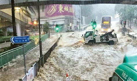 May 25, 2021 · 大雨令新北市多處出現水浸，水位高過一個車輪，汐止有私家車拋錨。 不過供應食水給全台北市和新北市部分地區的翡翠水庫，在這場雨中最受惠，估計進帳900萬噸水，佔了全台水庫收穫的四分之三，水庫存量亦回升至超過六成。 「海馬」直撲香港 明或掛8號波 遇天文大潮 低窪恐水浸 - 20161020 - HOT PICK - 明報OL網