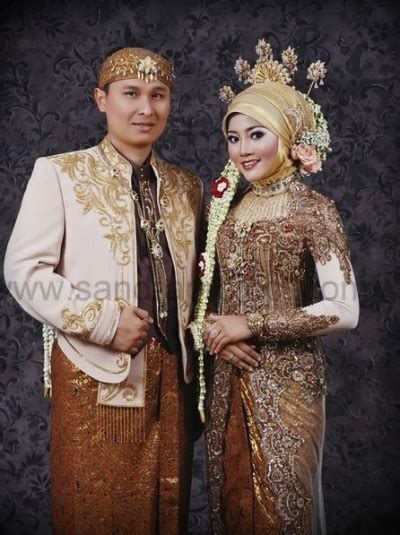 Jadi sama sekali tidak mengandung coklat namun memiliki bentuk dan karakter yang serupa dengan coklat. Kumpulan Foto Model Baju Pengantin Tema Coklat - Trend ...