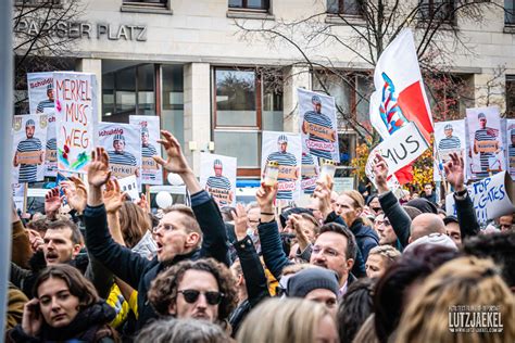 Querdenker demo berlin 1.8 2021. Berlin - Corona Querdenker Demo Herbst 2020