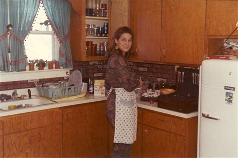 A working parent is a father or a mother who engages in a work life. 25 Intimate Photos of 'Mom Working in the Kitchens' in the ...