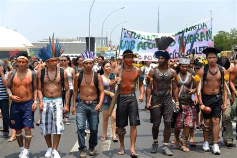 Juntas, as áreas totalizam 22,4 mil hectares e a posse foi homologada após a constituição de 1988. REDE Os Verdes de Comunicação: Estudantes marcham em ...