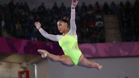 Flavia saraiva of brazil in action on the balance beam during the gymgala 2020 at lotto arena on december 14, 2019 in antwerpen, belgium. Flávia Saraiva é medalhista nos Jogos Pan-americanos