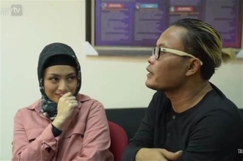 Nathalie holscher mengungkap pelaku penyebar video syur 20 detik yang diduga dirinya bersama sang manajer, panji komara. Ditantang Serius Sejak Awal, Sule Kini Akui di Hatinya ...