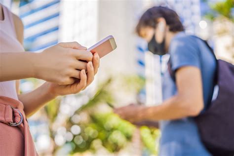 Der digitale impfnachweis für das smartphone soll möglichst bereits ab ende juni eingeführt werden und vorher noch in einigen bundesländern getestet werden. Digitaler EU-Impfnachweis soll in die Corona-Warn-App ...