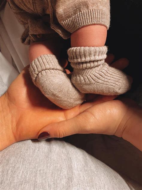 Maar we bellen wel altijd vrij snel na een aankomst. Wout van Aert en Sarah De Bie trotste papa en mama van ...