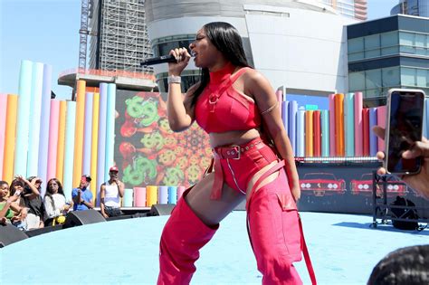 Blond mom screwed dep.in her ass. How to have a #HotGirlSummer: Megan Thee Stallion viral ...