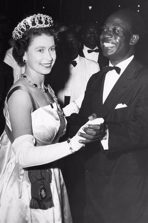 Queen elizabeth (claire foy) dances with prime minister of ghana kwame nkrumah.the crown on netflix season 2 episode 8the crown belongs to netflix, no. Kate's Rangers on Twitter in 2020 | Queen elizabeth, Queen ...