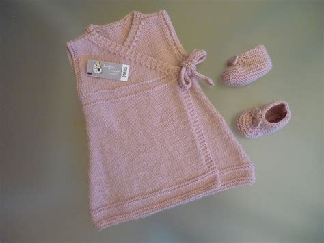 Robe bébé taille 3 mois aiguilles 3 et 3.50 laine 3/4 point jersey et point de riz pleins d' autre vidéo voici ma chaine. robe laine bebe fille