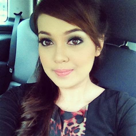 Uqasha senrose dan nelydia senrose berebut kamal adli. Nelydia Senrose semakin cantik dan menawan