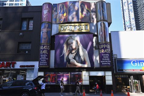 Toronto strip club worker may have exposed hundreds to COVID-19