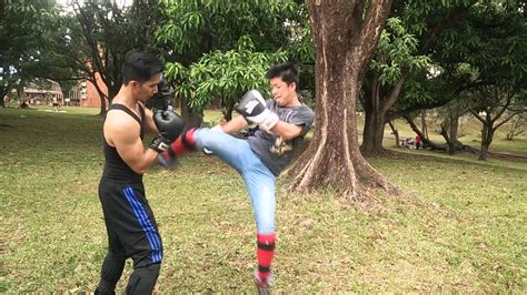 Savate fouetté kick in savate also known as french footfighting, french boxing, french kickboxing1. Savate - la Boxe Francaise Training - YouTube