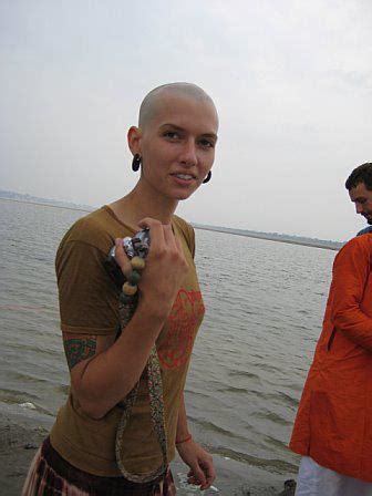 A blog about haircut , headshave stories and pictures and videos.for all hair loving people. Head shave stories and videos: Forigner Headshave in India