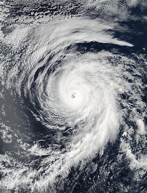 Japan's typhoon season used to last from july to september. CycloneXtrème - Météo Cyclone Ouragan Typhon - Actualité ...