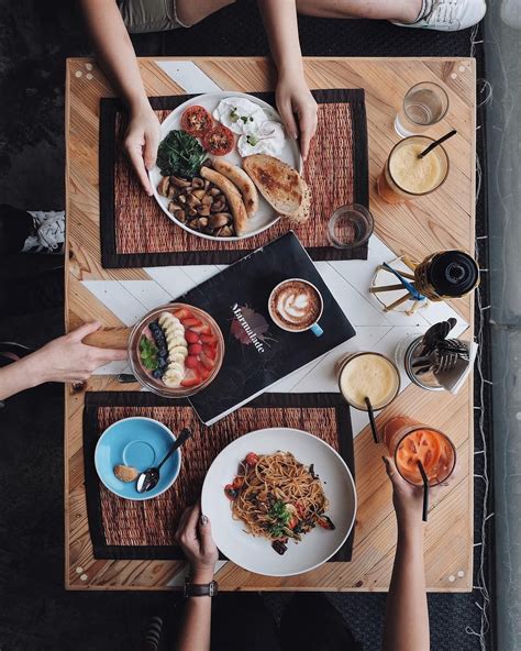 Tak ada yang lebih indah, o kekasih, selain berbuka puasa denganmu setiap hari. Selamat berbuka puasa guys! The food and the decoration in ...