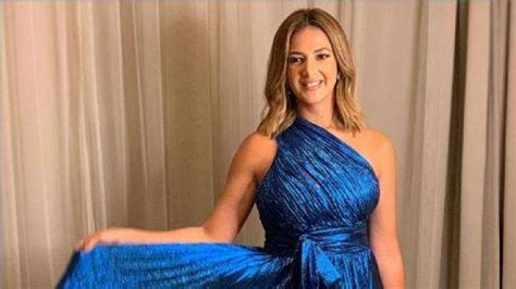 تخرج من كلية الزراعة بجامعة الإسكندرية، ثم التقى بكلٍ من جورج سيدهم والضيف أحمد، وكونوا معاً فرقة ثلاثي أضواء المسرح الشهيرة وقدموا أعمالا خلدت في. دنيا سمير غانم تحتفل بعيد ميلاد زوجة أحمد السقا - فن ...